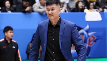 开云下载-广东胜吉林发布会！杜锋再展语言魅力，焦泊乔点出拼劲伤势无碍！