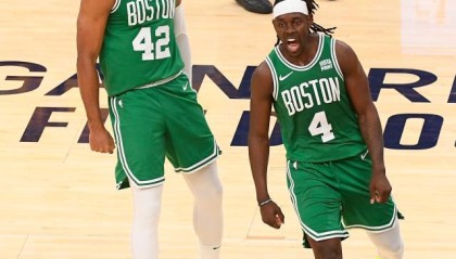 开云app-带病出战完成致命抢断 霍勒迪化身步行者后卫噩梦