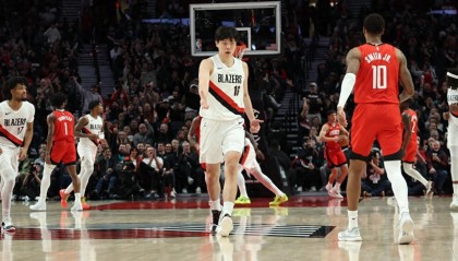 开云平台-开拓者VS火箭二番战，杨瀚森再战杜兰特，教练表态，小杨目标8+5