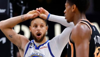 开云平台-苦吞客场十连败 勇士季后赛排位形势不容乐观