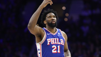 开云下载-状态火热！恩比德首节7中4砍下13分1板1助