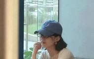 开云app-赵丽颖在上海某高档餐厅被偶遇，瘦是真的瘦，素颜依然很美