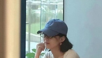 开云app-赵丽颖在上海某高档餐厅被偶遇，瘦是真的瘦，素颜依然很美