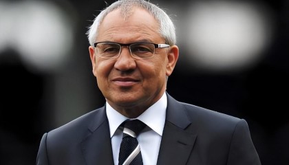 开云app-韩鹏出任鲁能教练组组长！宿茂臻又同时挂帅，队员到底该听谁的？