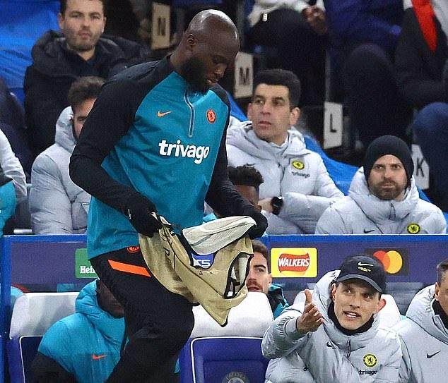 1645580283136015678.jpg 54527221-0-image-m-40_1645572055797.jpg